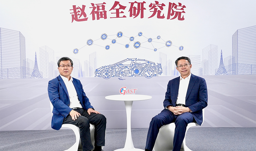 趙福全對(duì)話李克強(qiáng)：融合創(chuàng)新決勝智能汽車未來(lái)